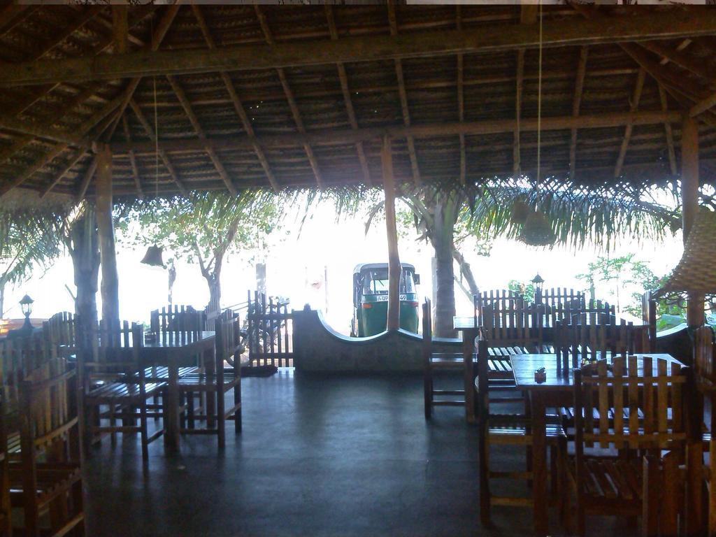 Fishermens Lodge & Restaurant Ranna Екстер'єр фото
