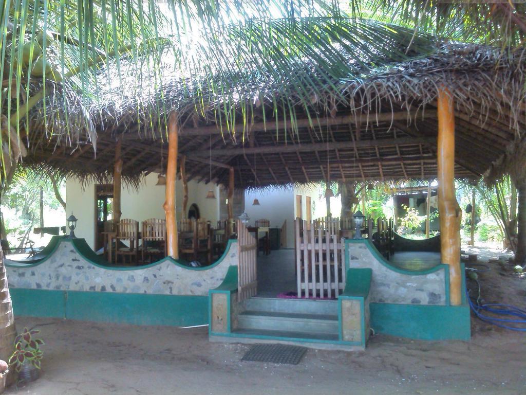 Fishermens Lodge & Restaurant Ranna Екстер'єр фото